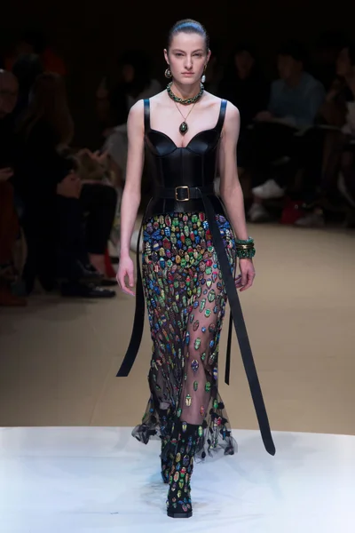 Look 32
